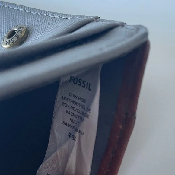 Fossil Small Wallet - Picture 2 of 9